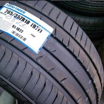 Vỏ lốp 265/35R18 Toyo Nhật