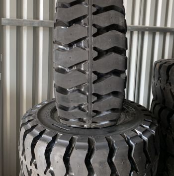 Vỏ lốp xe Nâng 400x8 đặc, vỏ lốp xe nâng 400-8 Phoenix Thái Lan, lốp xe nâng đặc